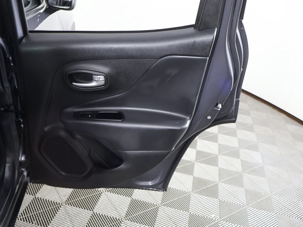 Used 2023 Jeep Renegade Latitude AWD/4WD image 24
