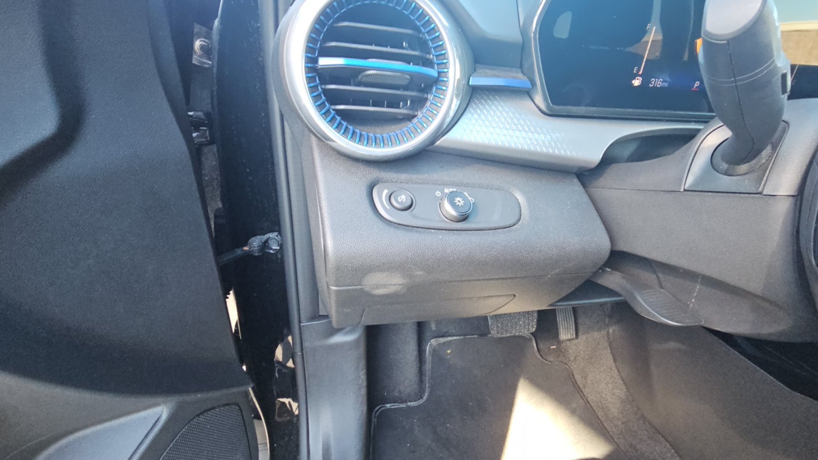 Used 2024 Chevrolet Trax LT w/ Driver Confidence Package FWD image 22