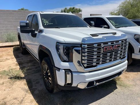 Used 2024 GMC Sierra 2500 Denali w/ Denali Reserve Package AWD/4WD image 2