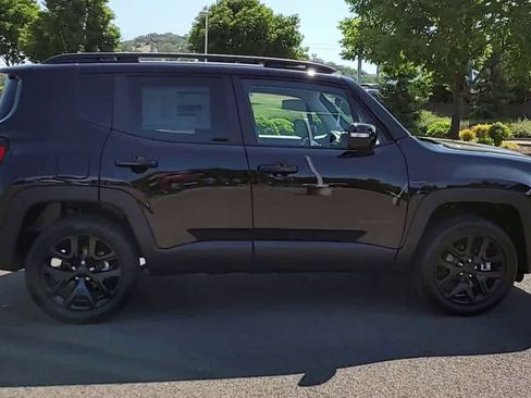 Used 2023 Jeep Renegade Altitude w/ Convenience Group I image 9