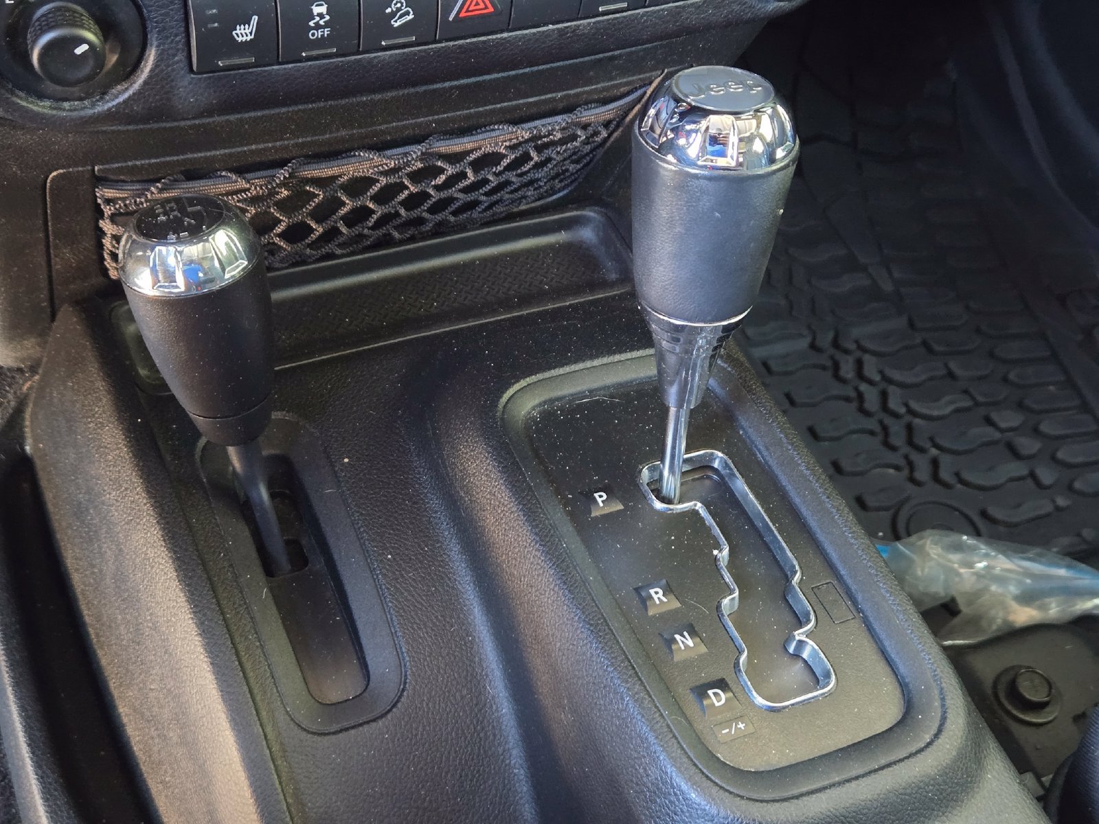 Used 2016 Jeep Wrangler Unlimited Sahara AWD/4WD image 19