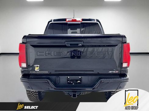 Used 2025 Chevrolet Colorado ZR2 w/ Technology Package AWD/4WD image 9