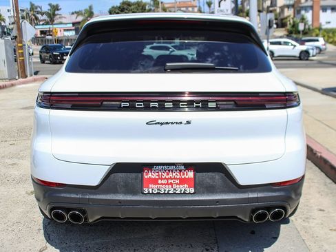 Used 2024 Porsche Cayenne S AWD/4WD image 4