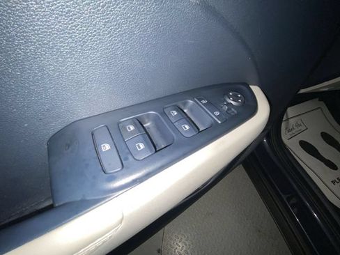 Used 2023 Hyundai Venue Limited FWD image 13