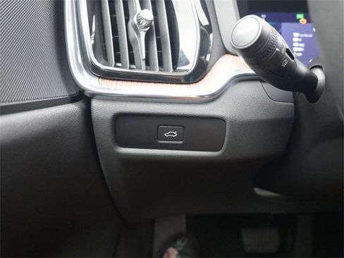 Used 2024 Volvo S60 B5 Plus image 28