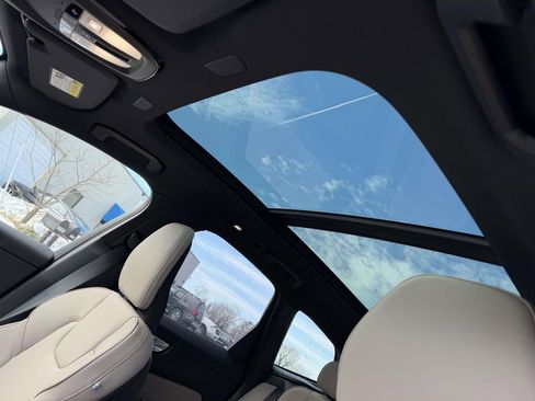 New 2026 Volvo XC60 B5 Plus w/ Protection Package Premier image 18