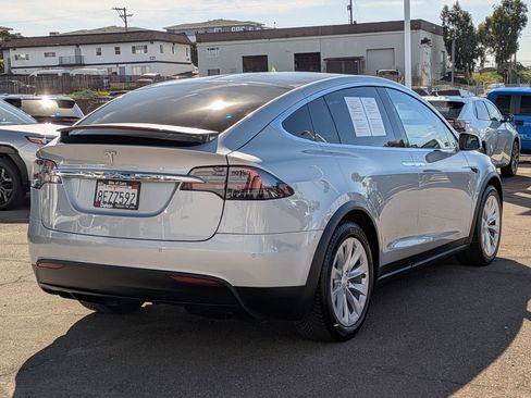 Used 2018 Tesla Model X P100D image 4