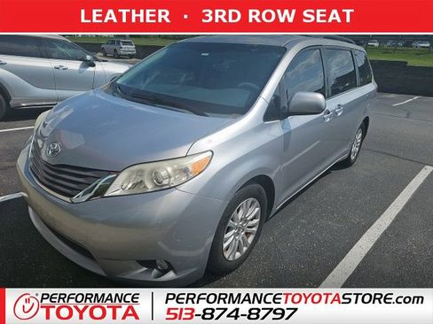 Used 2013 Toyota Sienna XLE FWD image 1