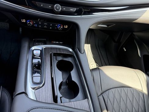 Used 2022 Buick Enclave Avenir w/ Avenir Technology Package AWD/4WD image 48