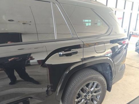 Used 2024 Toyota Sequoia Platinum AWD/4WD image 2