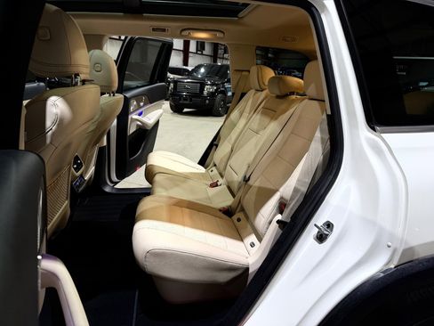 Used 2021 Mercedes-Benz GLS 450 4MATIC image 18