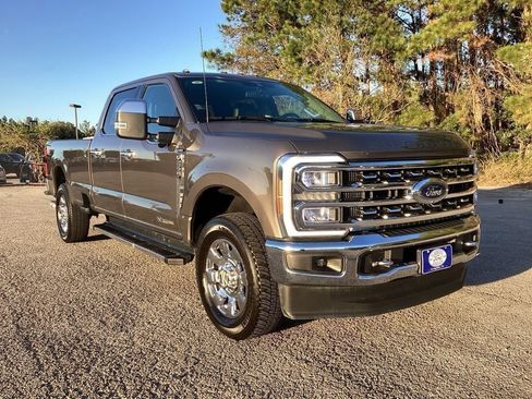 Used 2023 Ford F250 Lariat w/ Chrome Package image 2