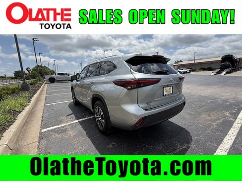 Certified 2024 Toyota Highlander XLE AWD/4WD image 3