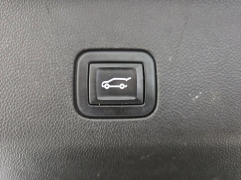 Used 2021 Chevrolet Suburban LT image 42