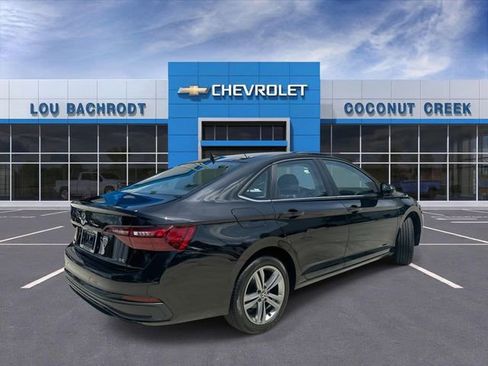 Used 2024 Volkswagen Jetta SE FWD image 8