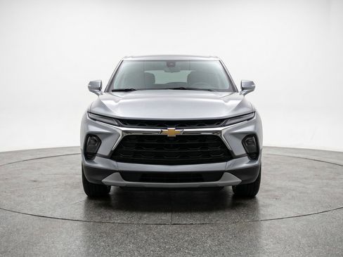 Used 2025 Chevrolet Blazer LT FWD image 2
