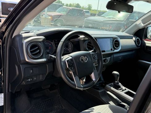 Used 2022 Toyota Tacoma SR5 w/ SR5 Appearance Package (SM) image 4