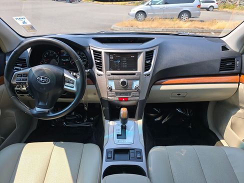 Used 2013 Subaru Outback 3.6R Limited AWD/4WD image 9