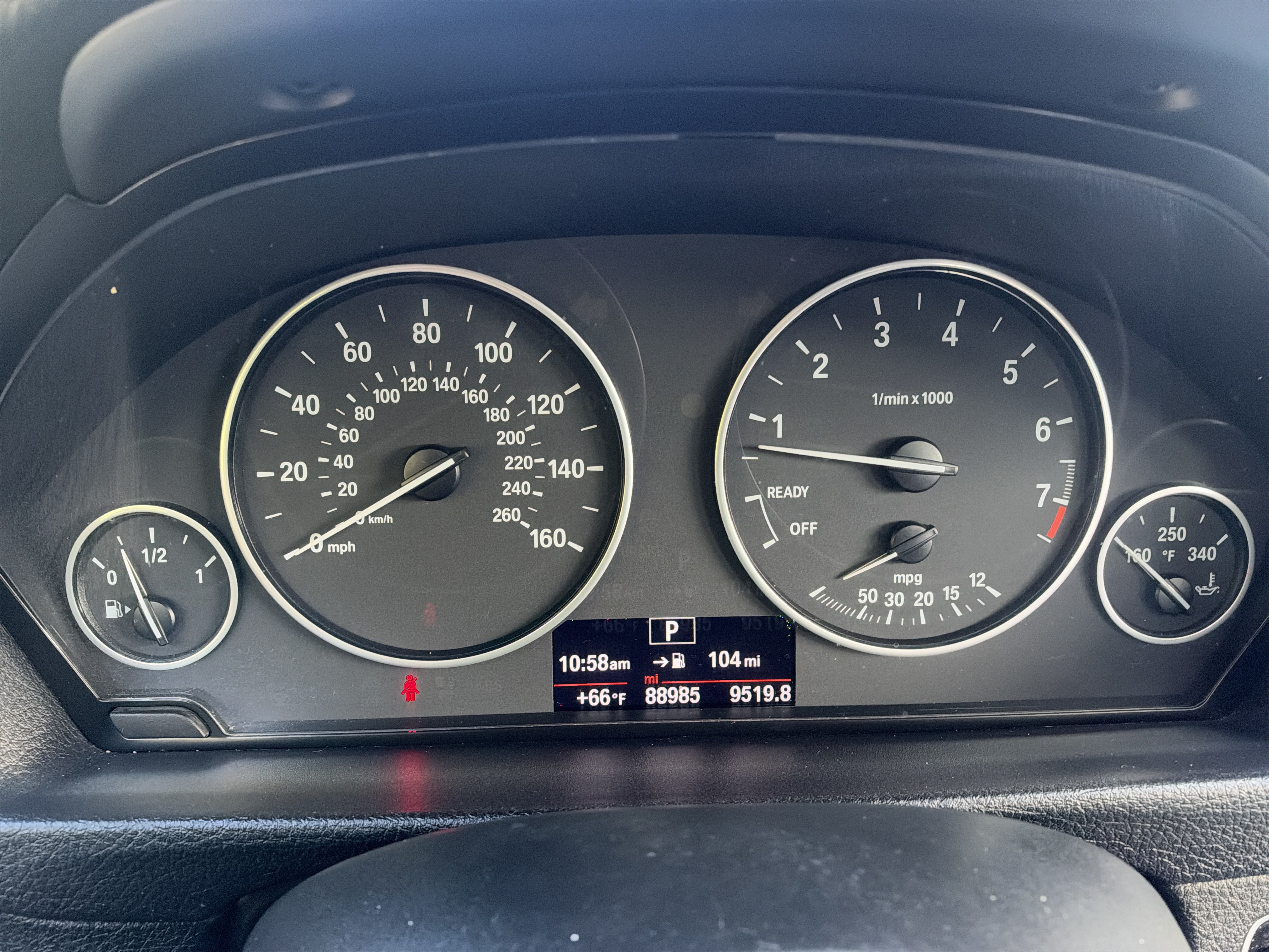 Used 2017 BMW 320i Sedan RWD image 4