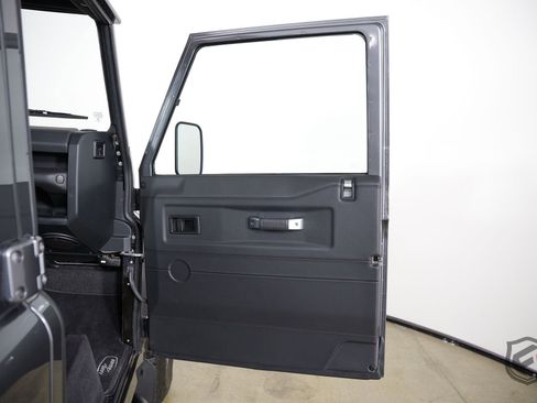Used 1991 Land Rover Defender 110 image 31