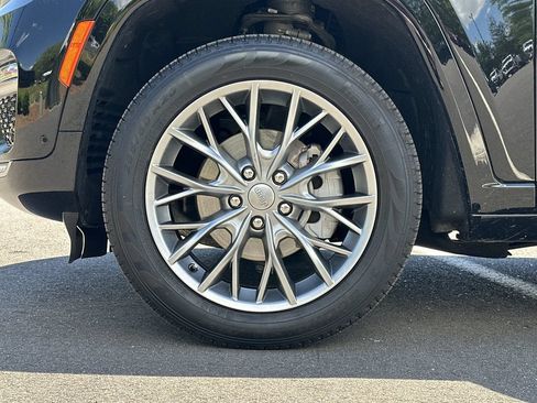 Certified 2025 Jeep Grand Cherokee Summit AWD/4WD image 16