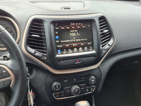 Used 2016 Jeep Cherokee Latitude AWD/4WD image 14
