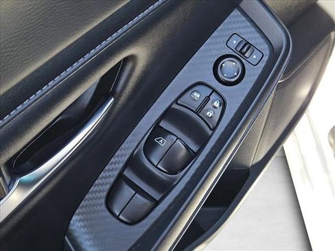 Used 2022 Nissan Sentra SV w/ All-Weather Package FWD image 11