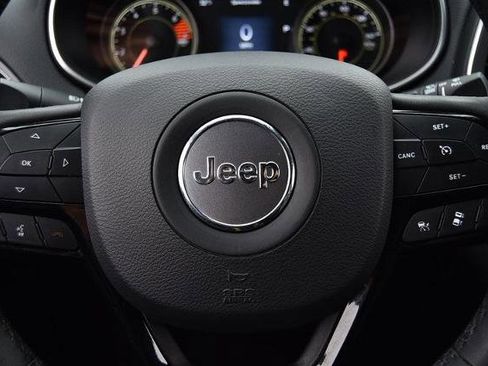 Used 2023 Jeep Cherokee Altitude Lux image 19