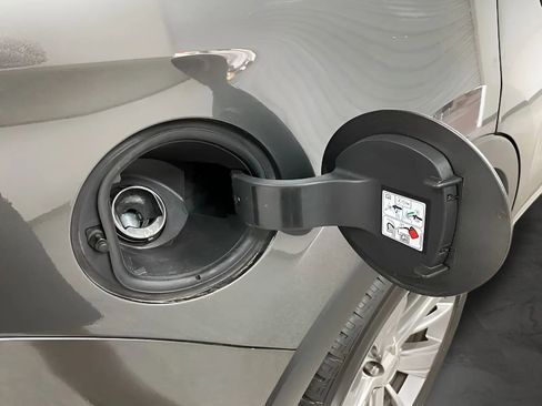 Used 2018 Ford Explorer Limited FWD image 29