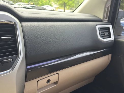 Used 2016 Nissan Titan SV RWD image 41