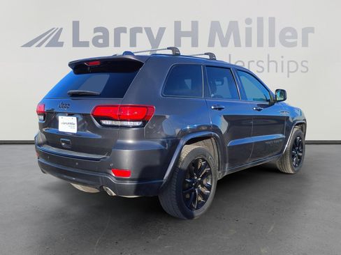 Used 2018 Jeep Grand Cherokee Altitude image 5
