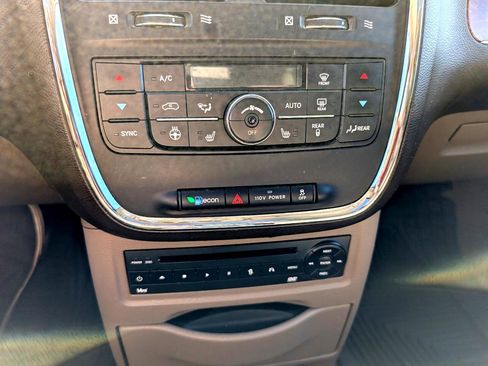 Used 2011 Chrysler Town & Country Limited w/ Trailer Tow Group image 19