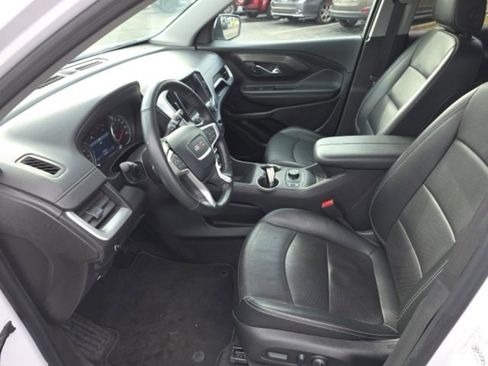 Used 2024 GMC Terrain SLT image 8