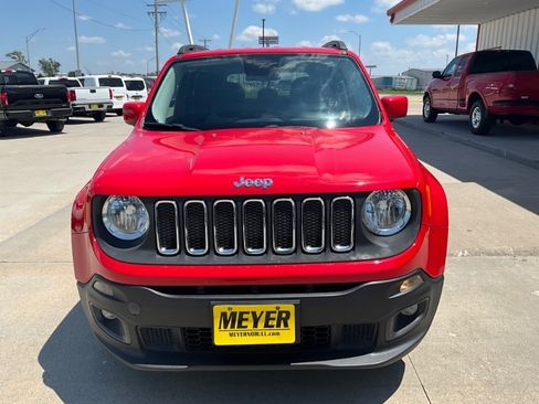 Used 2015 Jeep Renegade Latitude FWD image 3