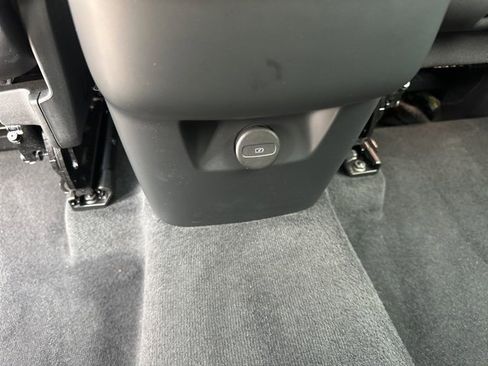 Certified 2025 Volvo XC90 B5 Plus image 16