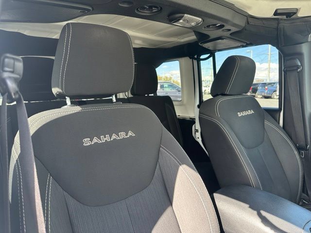 Used 2016 Jeep Wrangler Unlimited Sahara w/ Connectivity Group AWD/4WD image 31