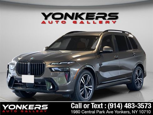 Used 2023 BMW X7 xDrive40i w/ M Sport Package AWD/4WD image 2