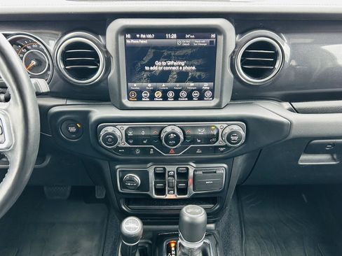 Used 2022 Jeep Wrangler Unlimited Sahara AWD/4WD image 15