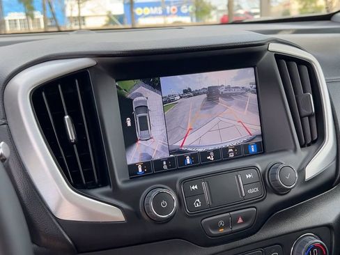 Used 2023 GMC Terrain SLT w/ Tech Package image 26