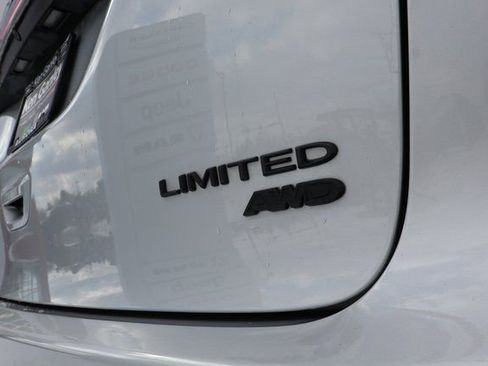 Used 2024 Chrysler Pacifica Limited w/ S Appearance Package image 34