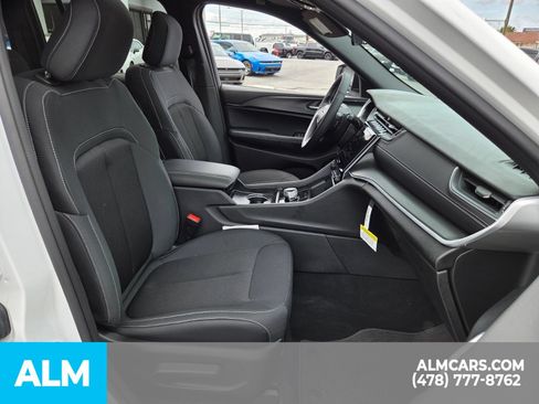 Used 2025 Jeep Grand Cherokee Laredo X w/ Luxury Tech Group I AWD/4WD image 22