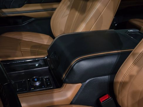 Used 2022 Ford Expedition Platinum image 33