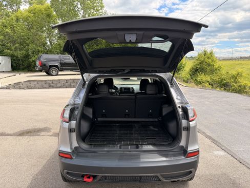 Used 2020 Jeep Cherokee Trailhawk w/ Cold Weather Group AWD/4WD image 12
