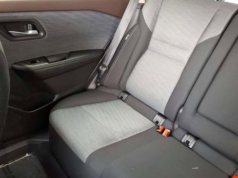 Used 2023 Nissan Rogue SV image 16