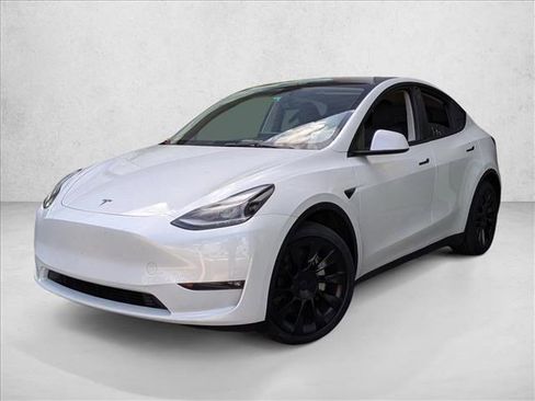 Used 2023 Tesla Model Y Long Range image 1