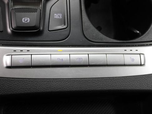 Used 2025 Kia Carnival FWD image 29
