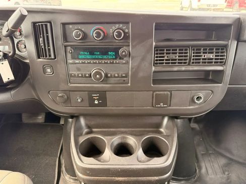 Used 2017 Chevrolet Express 2500 RWD image 16