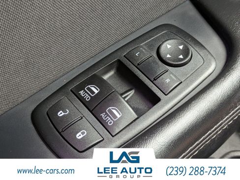 Used 2015 Dodge Challenger R/T RWD image 18