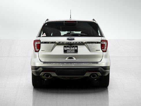 Used 2018 Ford Explorer XLT w/ Equipment Group 202A AWD/4WD image 4