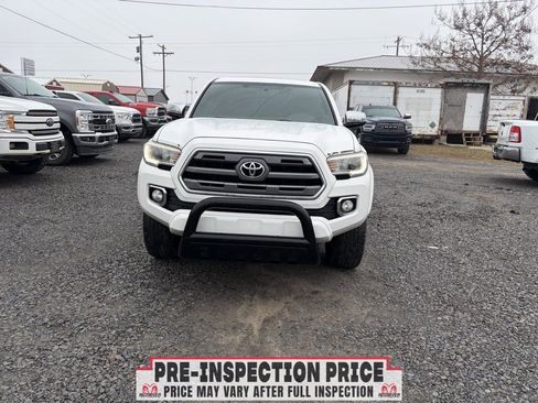 Used 2016 Toyota Tacoma Limited w/ Towing Package image 2